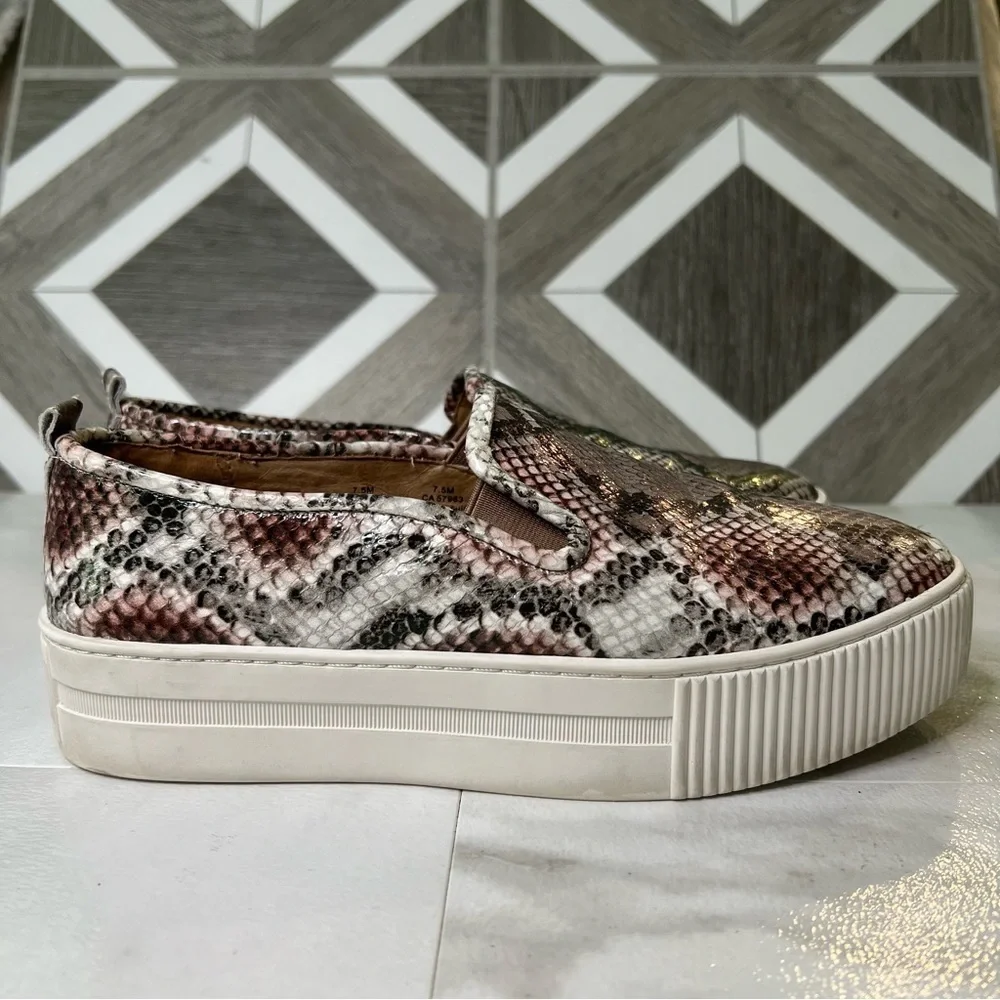 Halogen Baylee platform snake skin shoes size 7.5